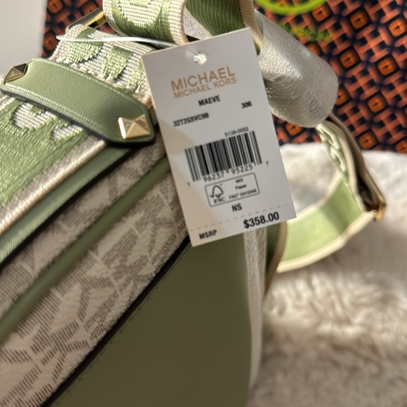 Brandnew Michael Kors Camera Bag - Picture 4 of 8